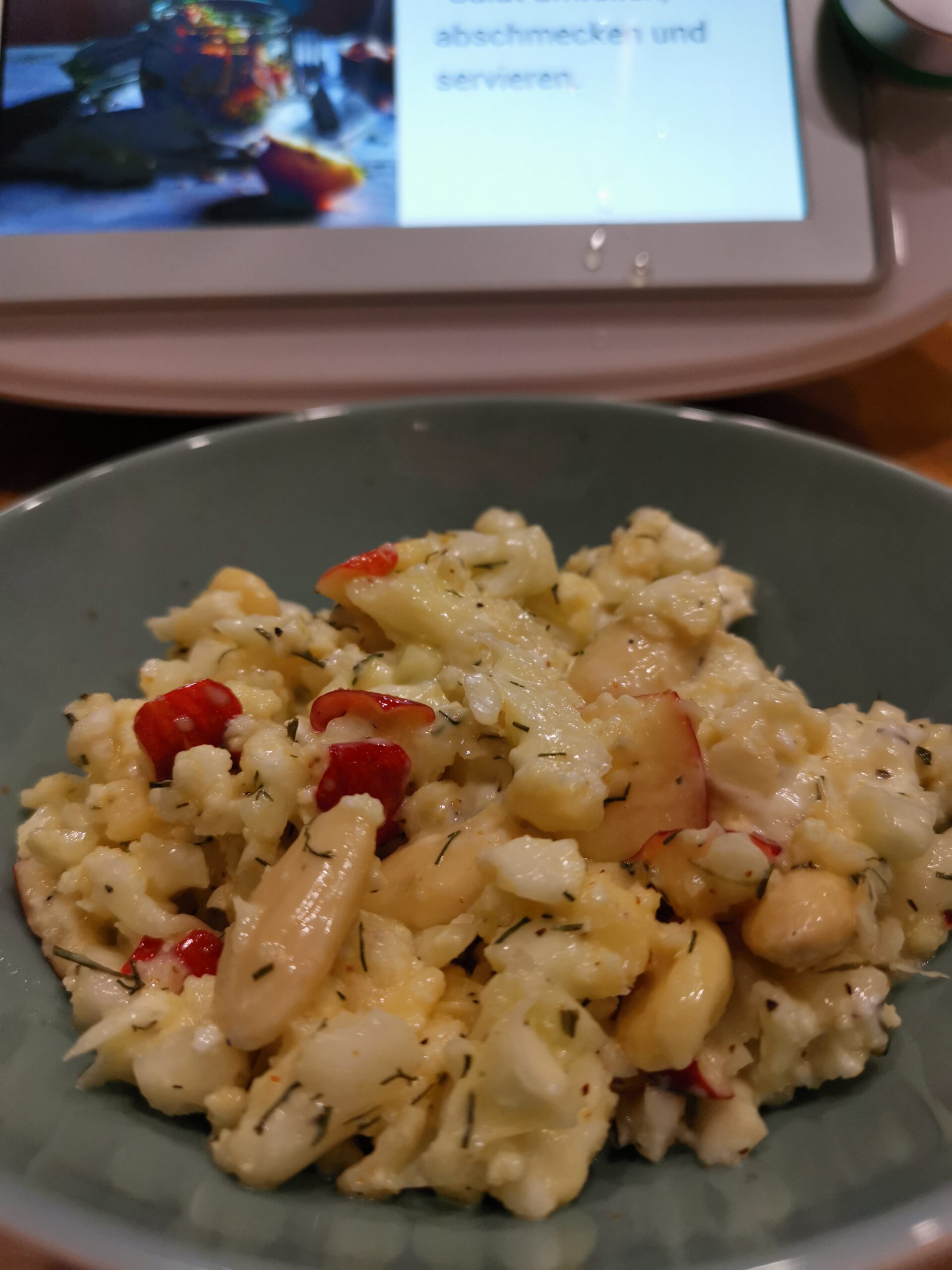 Mehr über den Artikel erfahren Blumenkohl-Apfel-Salat  